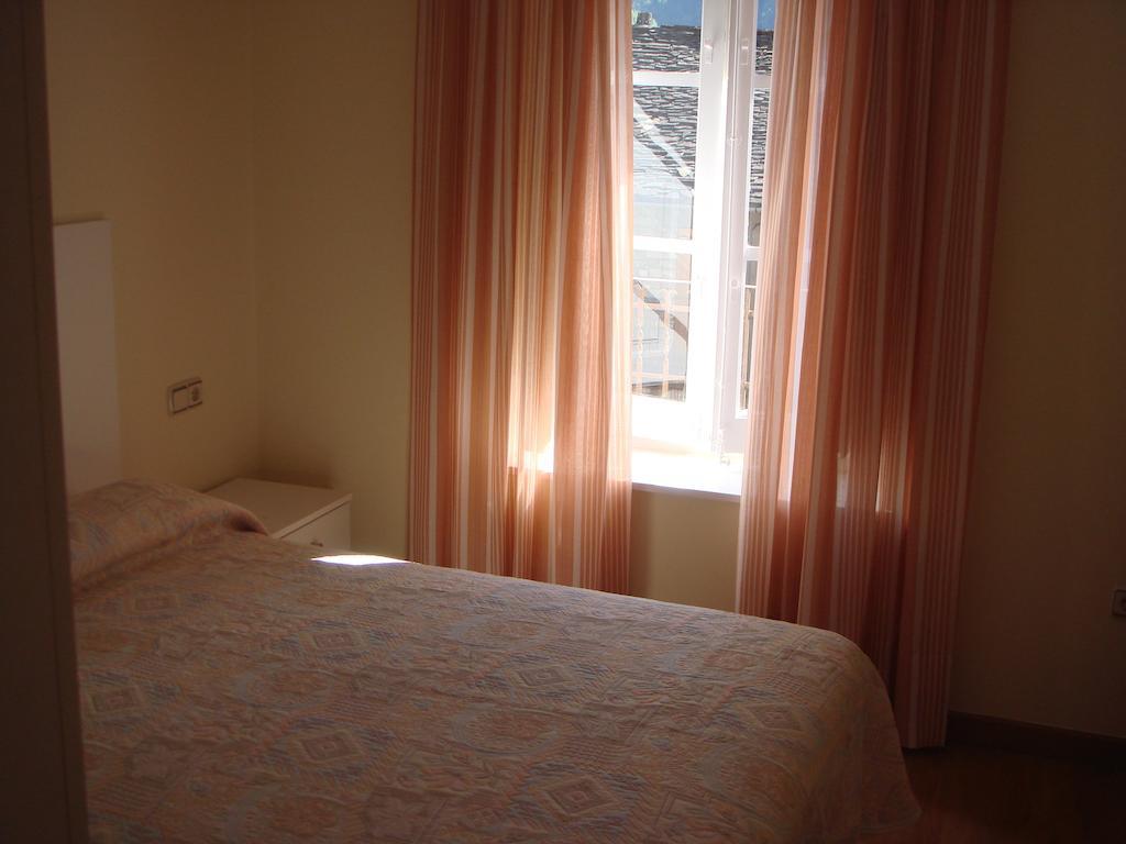 Apartamentos Valles Broto Room photo